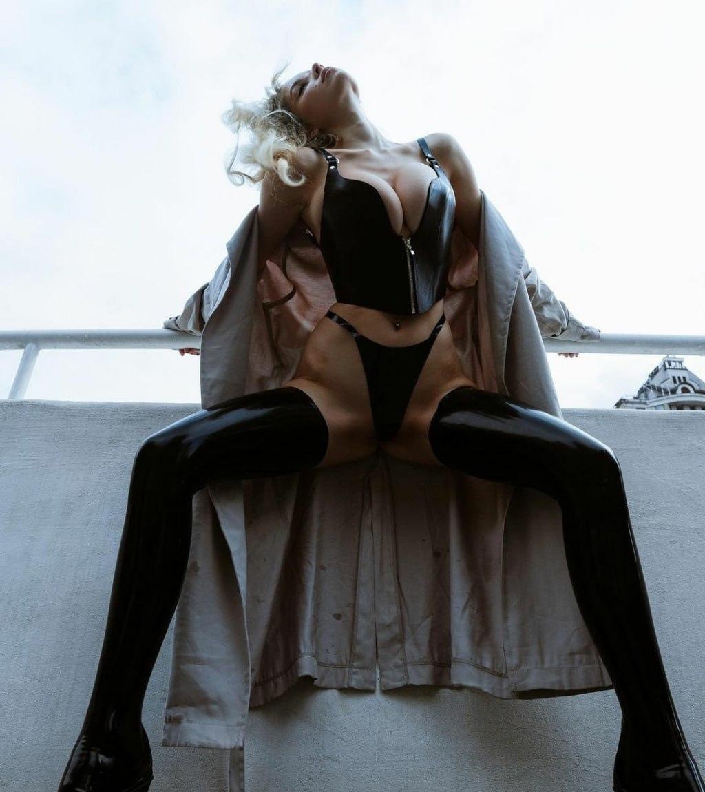 Ярослава привлекальеная девушка из Ирбита цена от 5000 руб