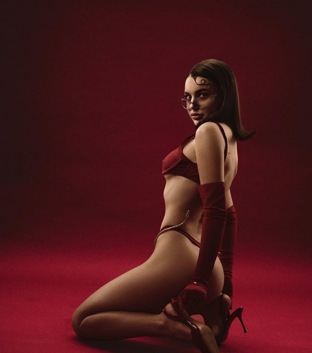 Ярослава привлекальеная девушка из Ирбита цена от 8000 руб