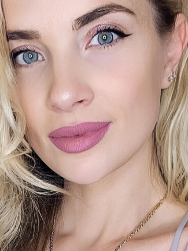 Ефросинья привлекательная девушка из Ирбита цена от 10000 руб